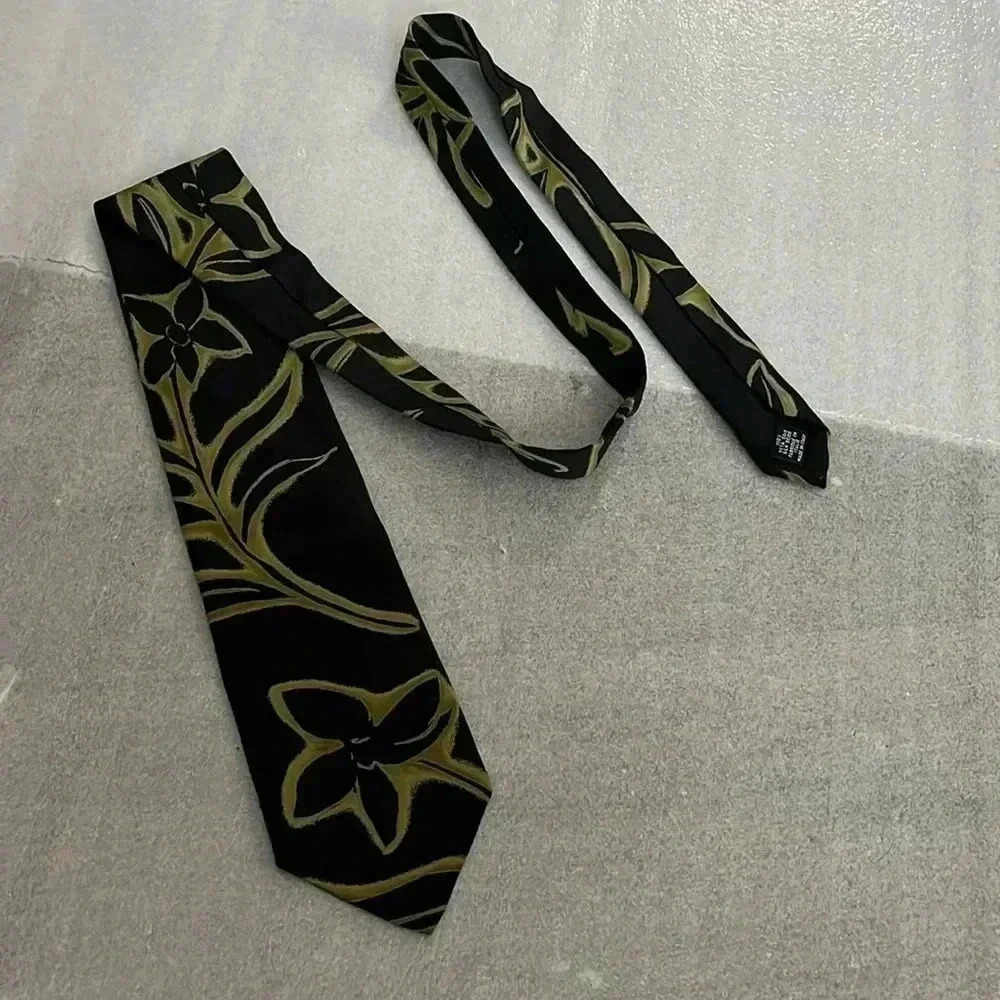 Boss Hugo Boss Floral  Black Silk Tie- Made in Italy